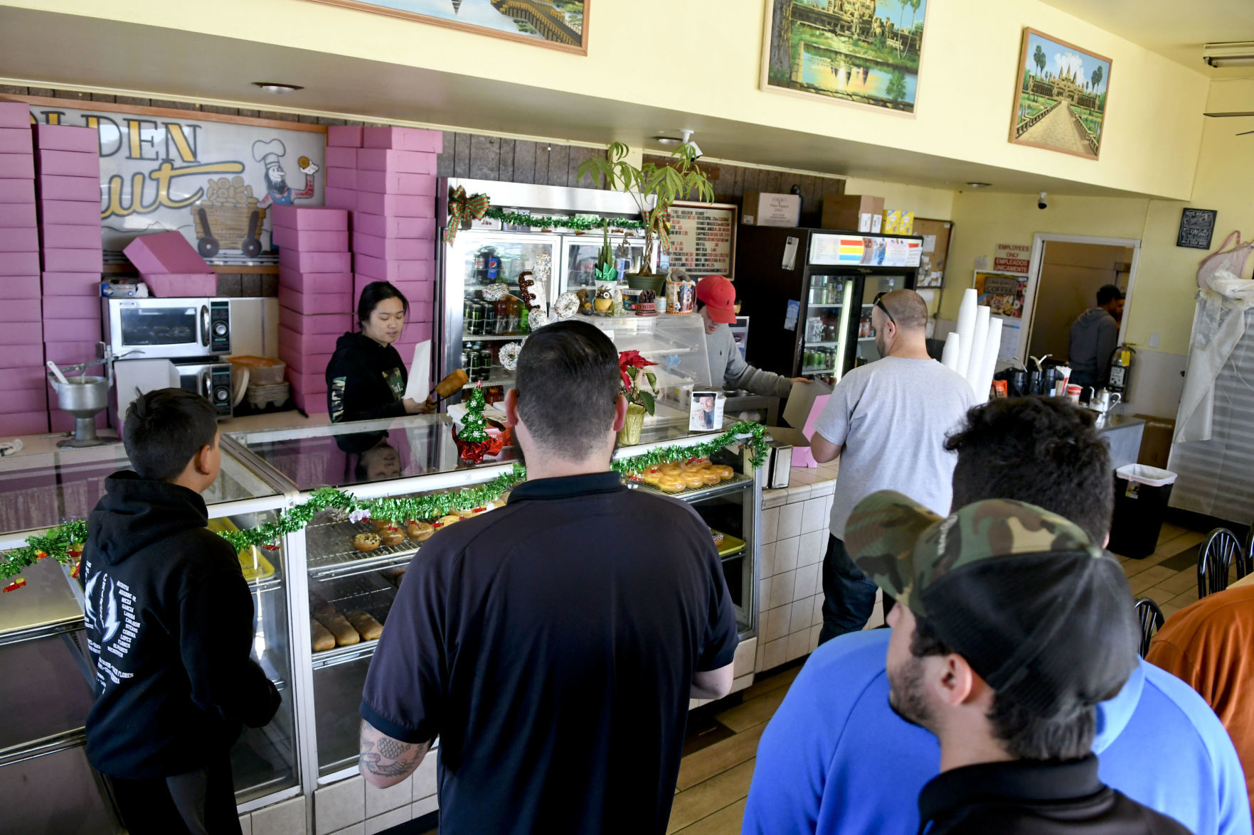 Photos: Golden Donut customers to the rescue